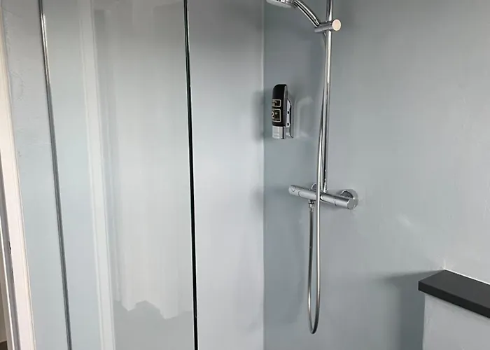 克雷比席勒公寓 * 法克湖